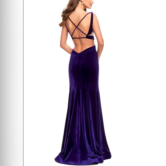 La Femme Burgundy Velvet Dress - Picture 2 of 3